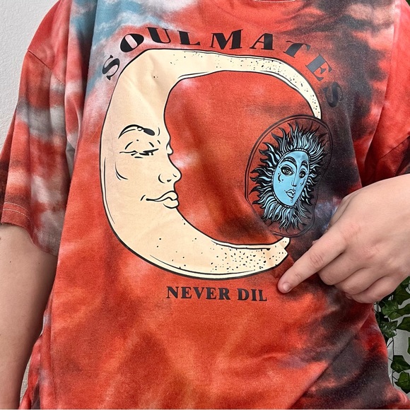 Oversized Tie Dye Shein Graphic Tee "Soulmates Never Dil" - Picture 4 of 16